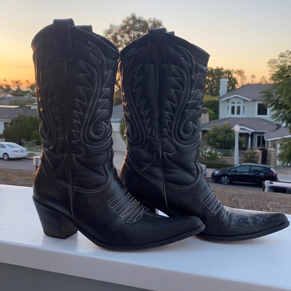 Cowboy boot, Argentina made, super stylish.
